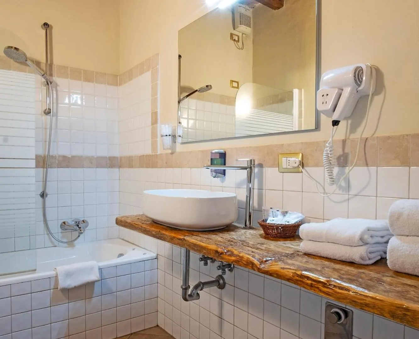 Il Cortiletto Hotel Piacenza 0*,  Italy